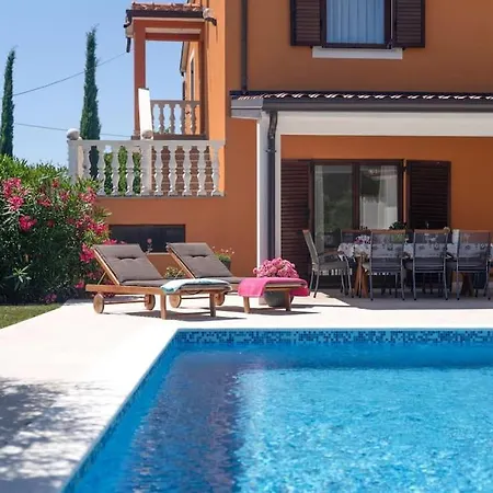 فيلة House Herceg By Briskva